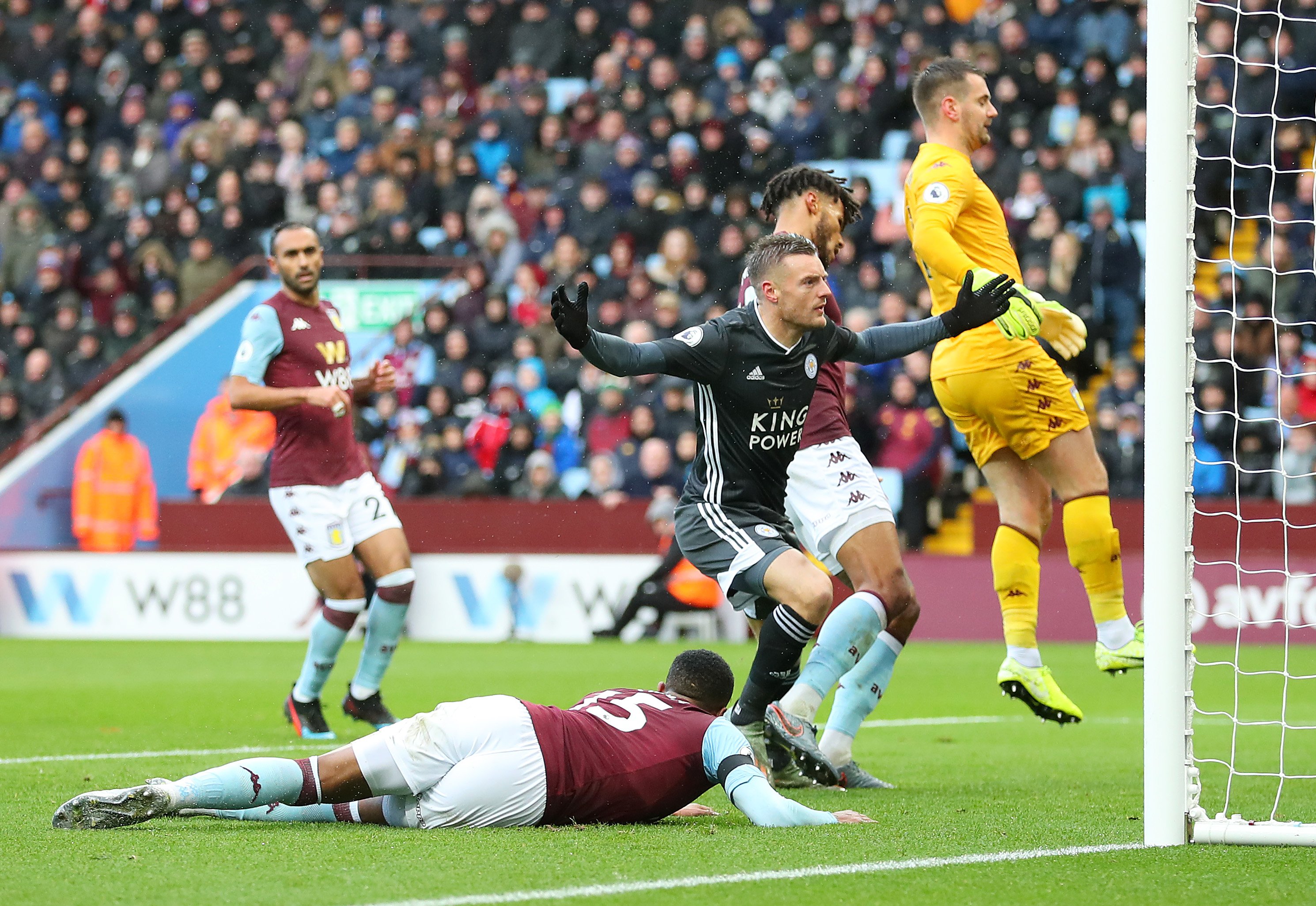 更是两队在 更是两队在